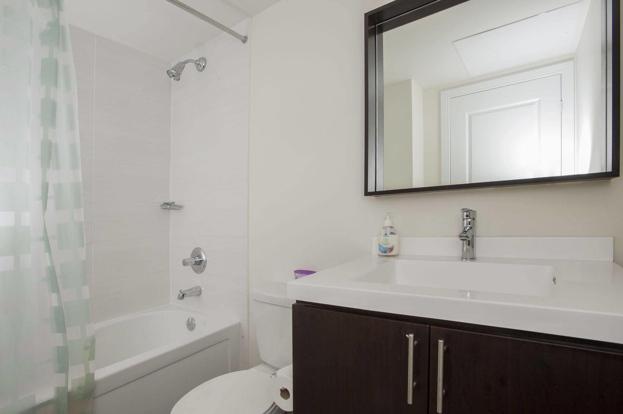 Life Suites Luxury Downtown Condos Toronto Esterno foto