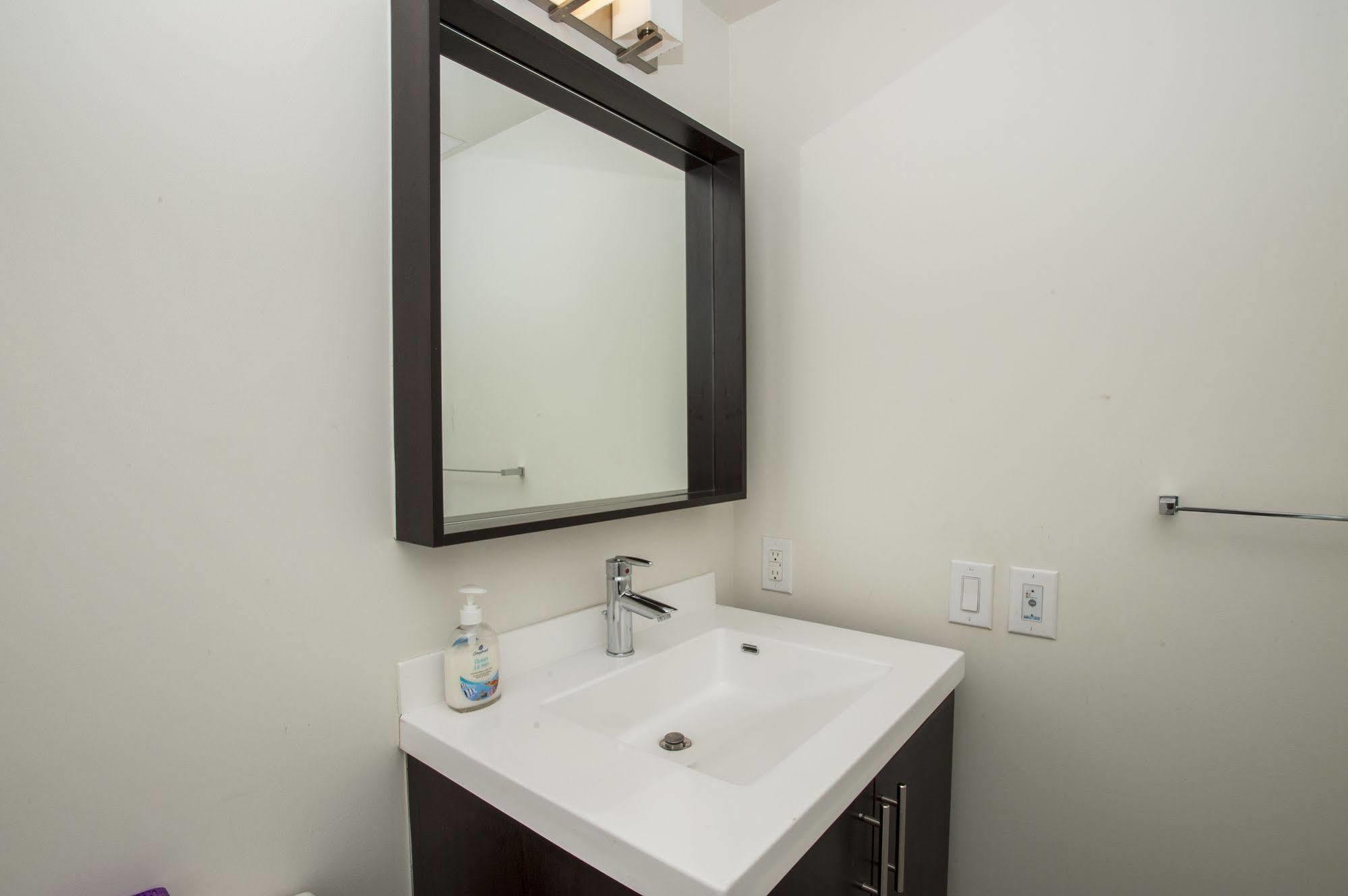 Life Suites Luxury Downtown Condos Toronto Esterno foto